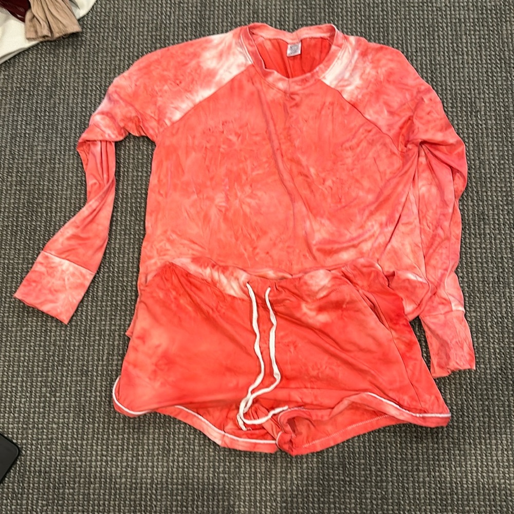hello mello dyes the limit long sleeve shirt and shorts in size s/m